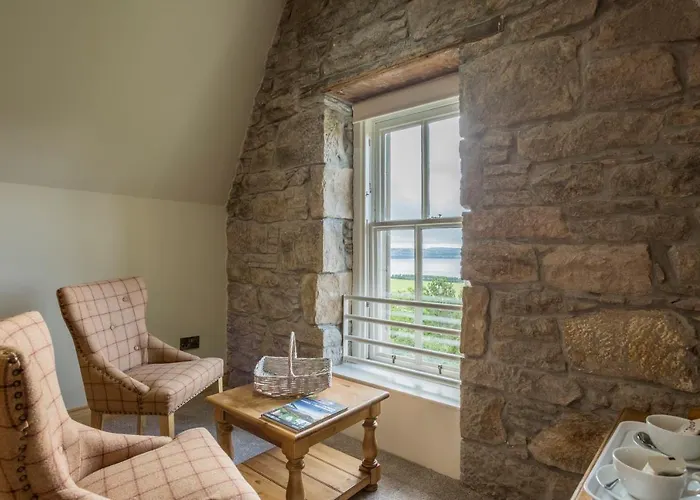 Finest Dundee Waterfront Hotels for Memorable Stays